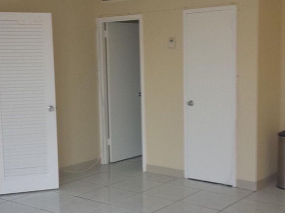 4th image of 2800 Collins Ave #702