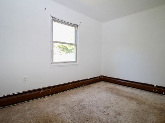 4th image of 24 Mill Ln