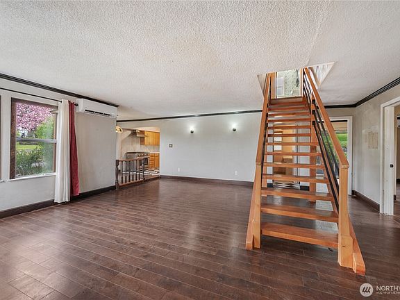 4th image of 2916 Columbia Heights Road