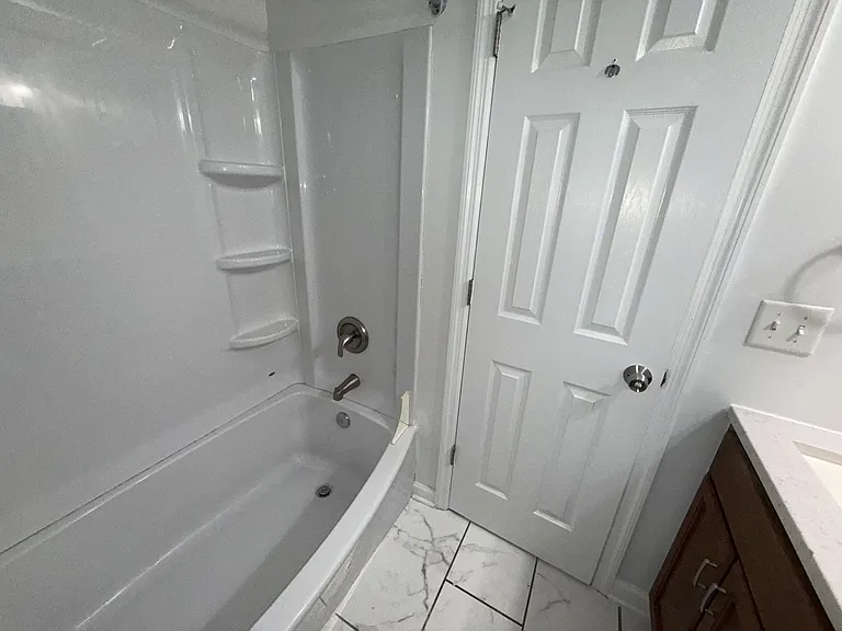 212 Romney St — Photo 19