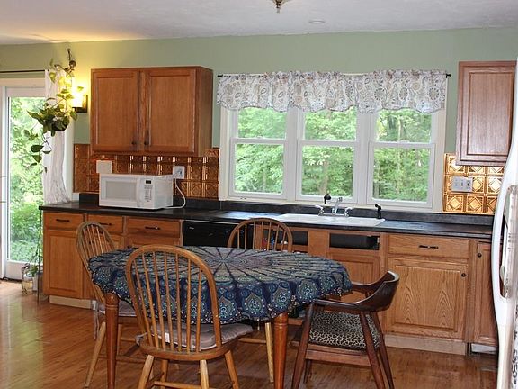 3rd image of 31 Sunnybank Ave