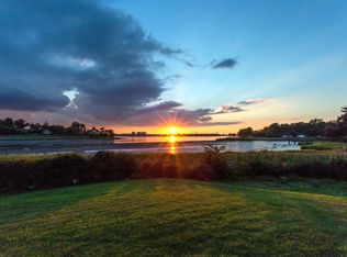 8 Juniper Dr, Great Neck, NY 11021