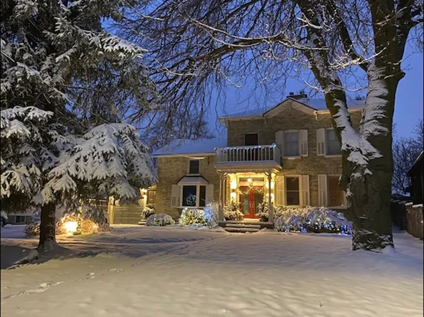 20 McKenzie St, Cambridge, ON N1R 4E1