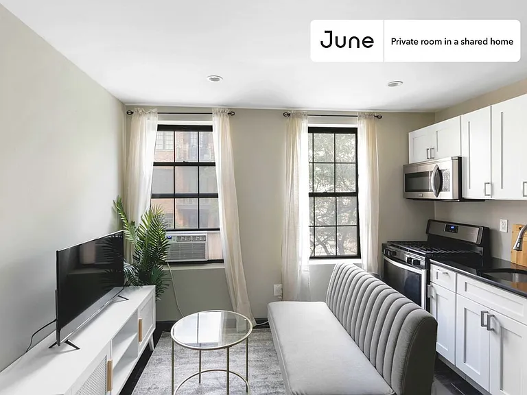 226 E 7th St #C — Photo 8