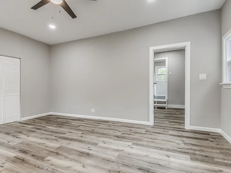 349 SE Rockwood Ave — Photo 42