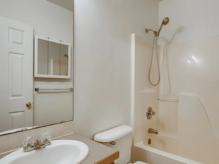 679 Allison St — Photo 3