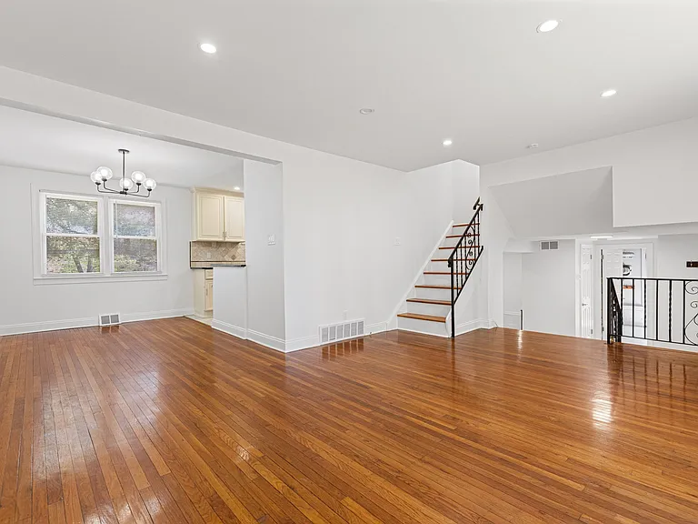 1325 Osbourne Ave — Photo 9