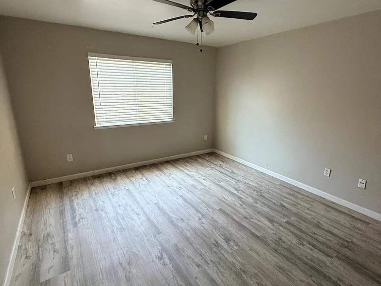 422 Winchester Dr — Photo 4