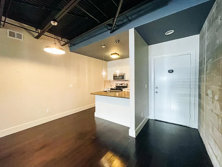 915 NW 7th St #105 — Photo 2
