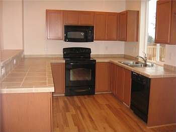 3rd image of 929 Ebbetts Dr SW