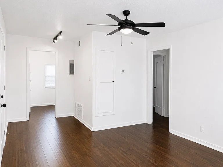 1722 N Lindsay Ave #3 — Photo 4
