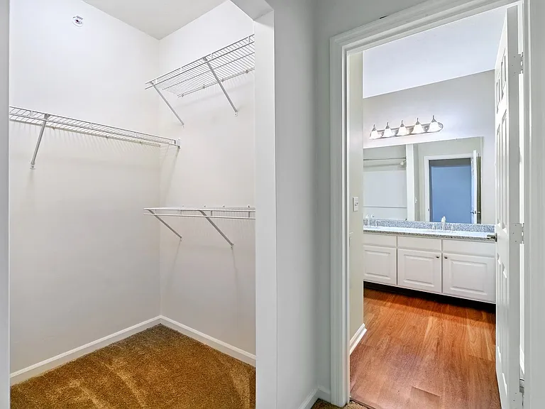 Christopher Wren Apartments and Townhomes — Photo 13