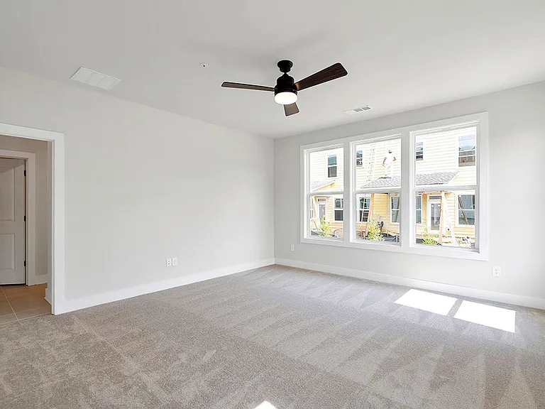1258 Winterhaven Dr — Photo 17