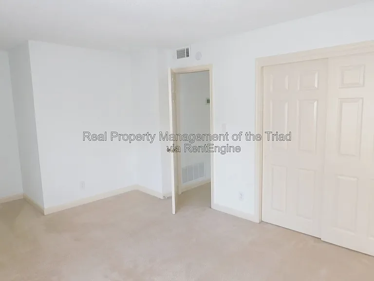 805 W McGee St #B — Photo 16