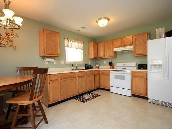 5th image of 821 Lost Trail Cir