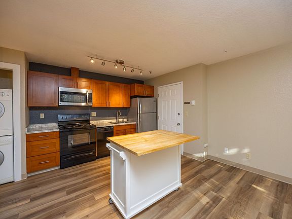 3rd image of 9227 Woodlawn Ave N APT 302