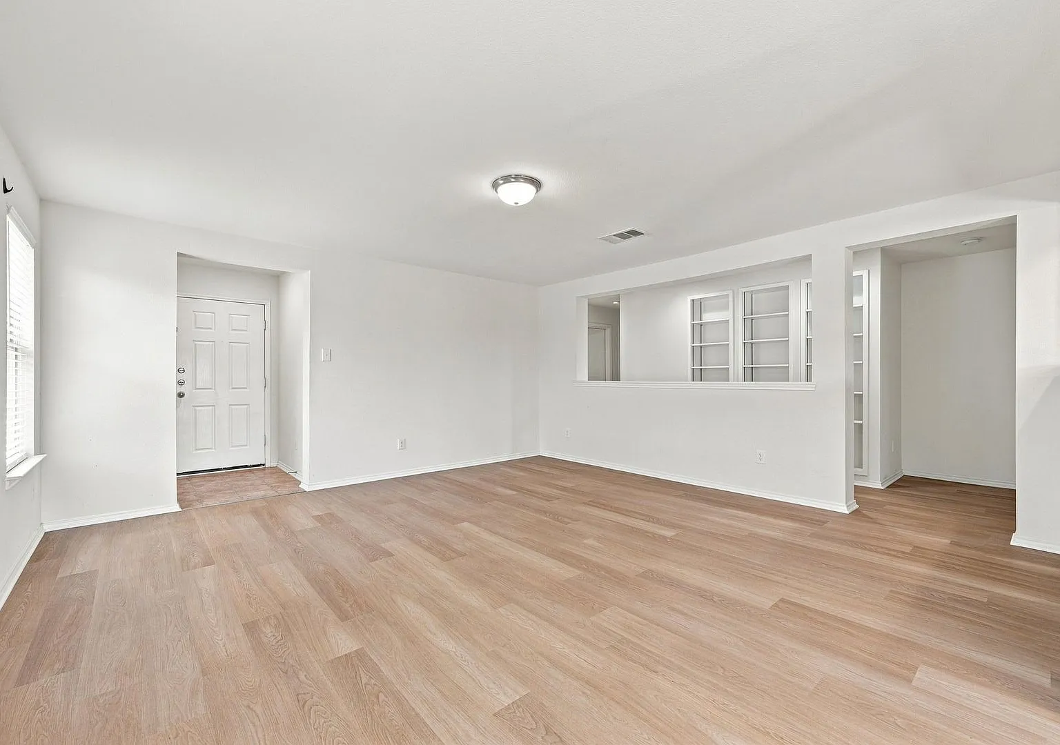 Limited-Time Move-In Special! Move in with just a $1,000 security deposit for well-qualified appl... — Photo 4