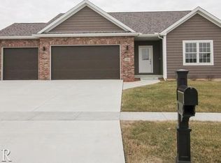 1703 Keybridge Way, Bloomington, IL 61704