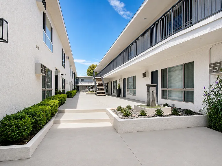 Terraces at Tarzana — Photo 1