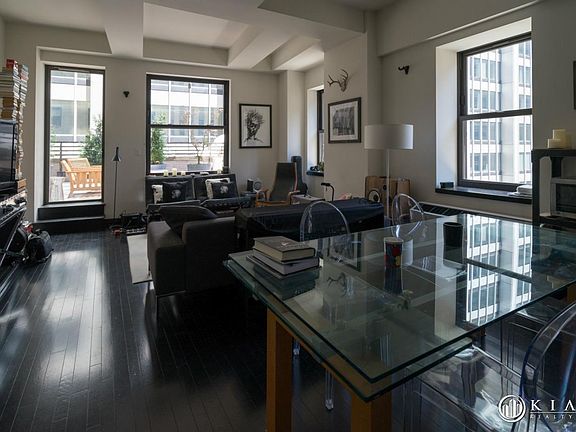 4th image of 18-20 Pine St #1914