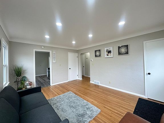 3rd image of 800 Charles Ave