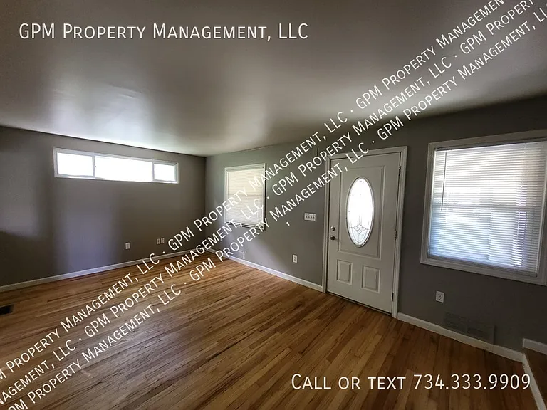 23378 Cunningham Ave — Photo 6