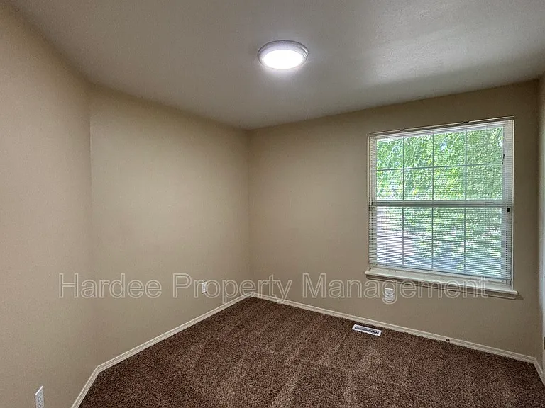 1602 W Highland St — Photo 10