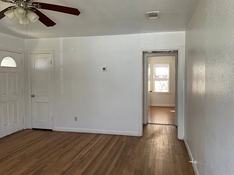 1007 Flag St — Photo 4