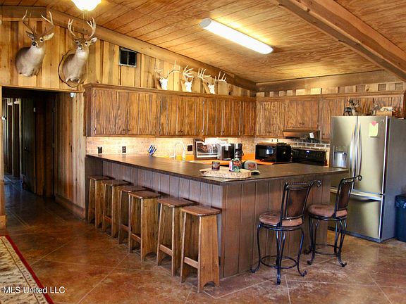 5th image of 773 Harges Rd