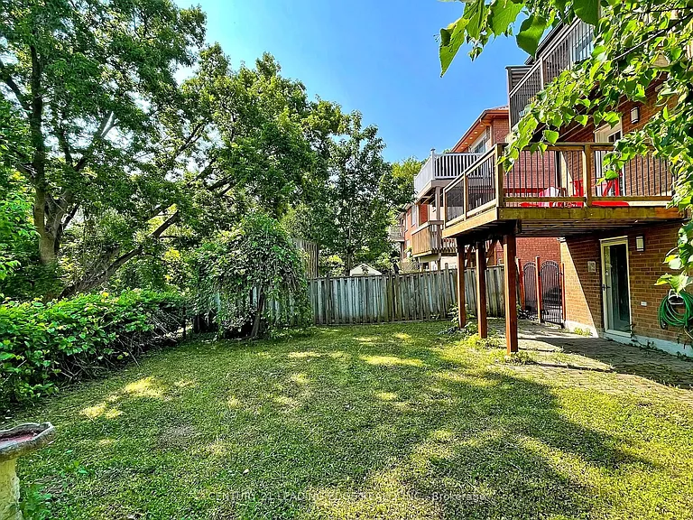 61 Garden St #LOWER — Photo 19
