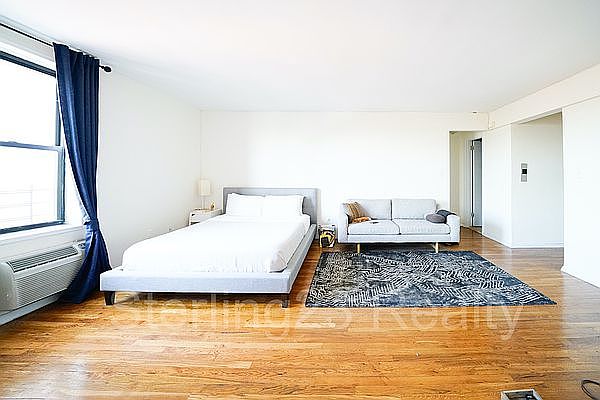 1st image of 2534 Crescent St #5A