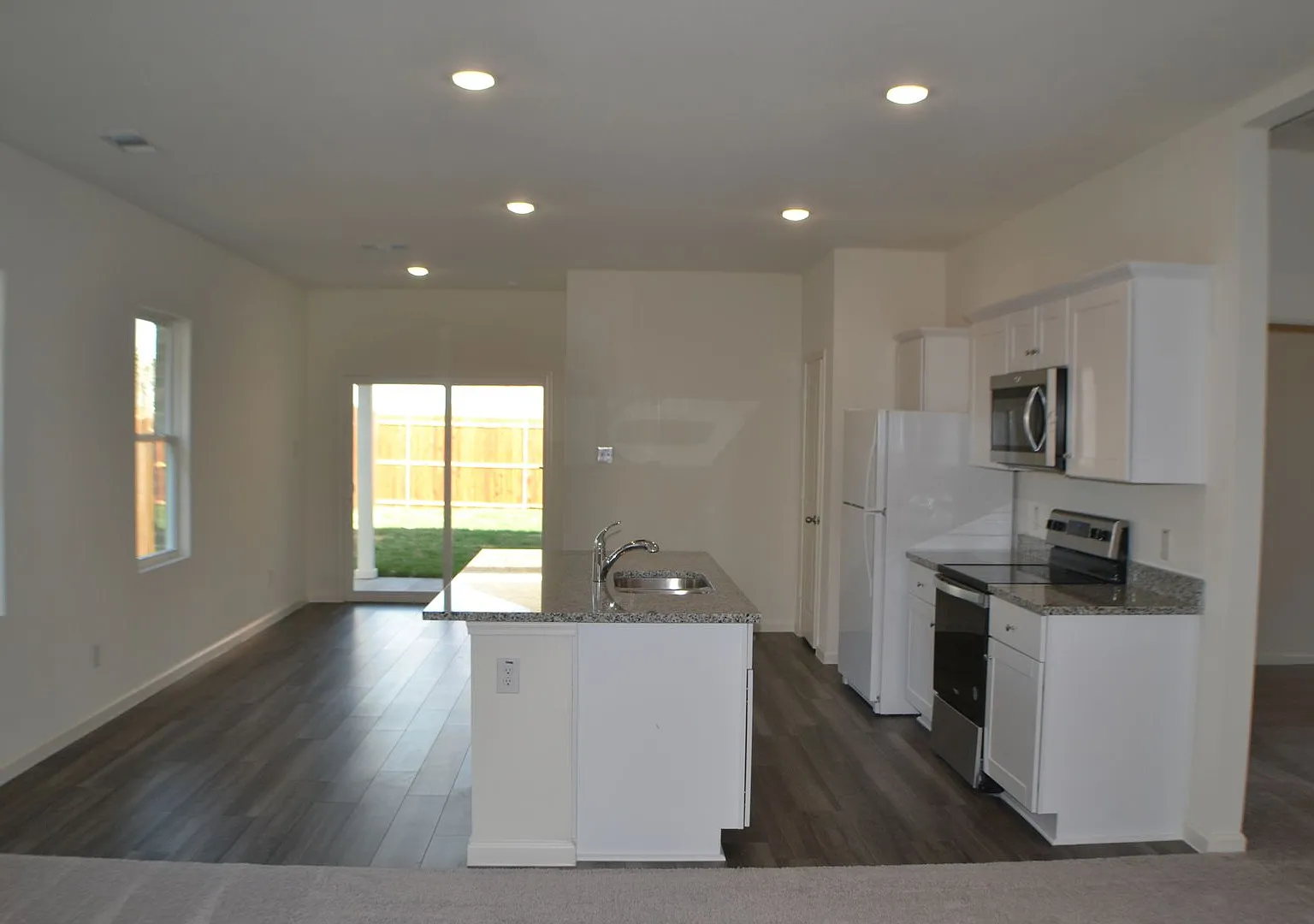 House 3 Bed 2 Bath in Forney for rent — Photo 2