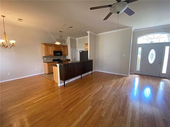 2nd image of 154 Lazy Creek Dr