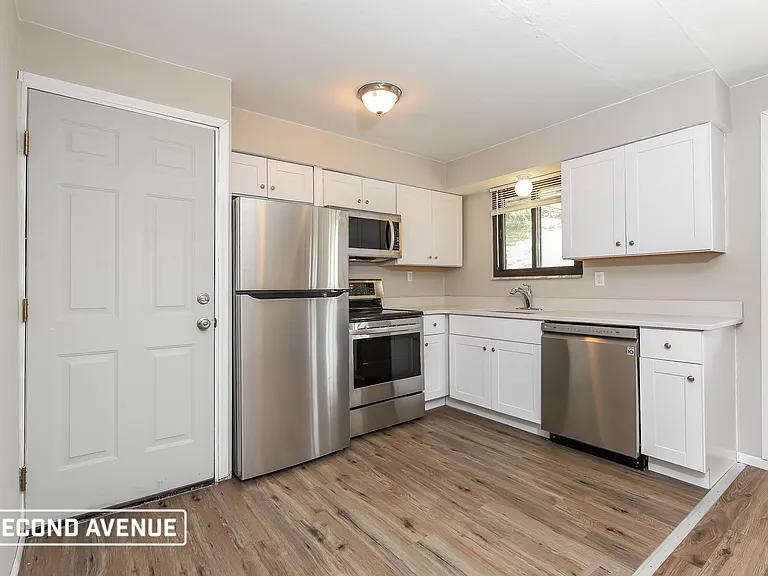 138 College Park Dr — Photo 4