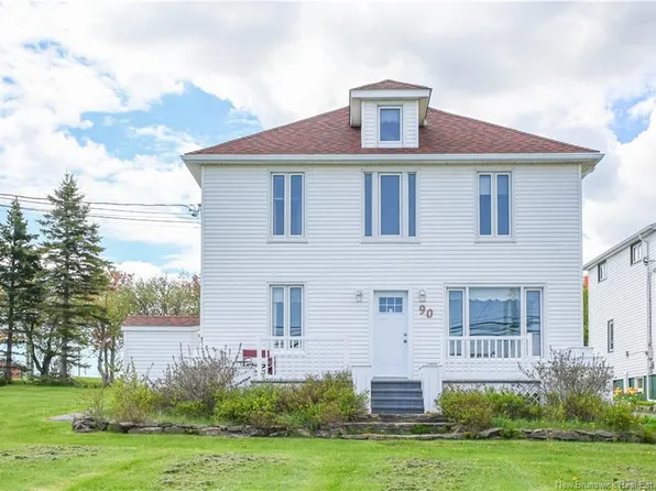 90 Saint Pierre O Est, Caraquet, NB E1W 1B6