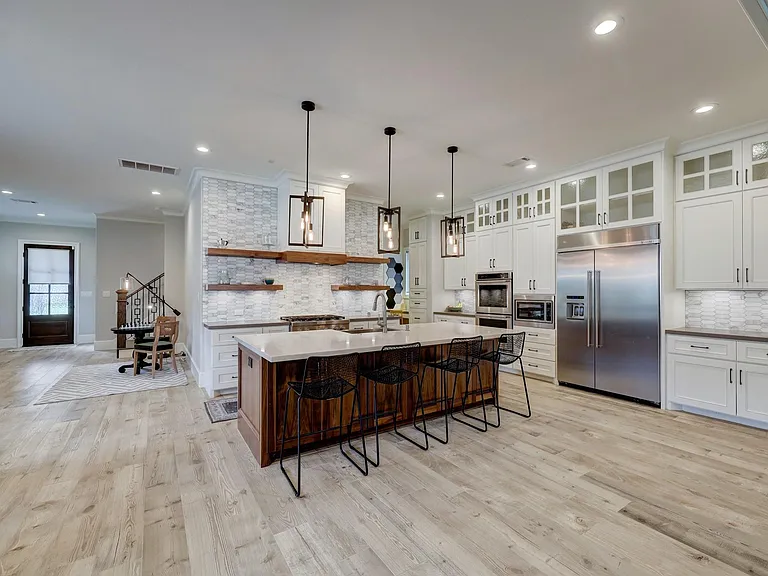 1322 Caywood Ln — Photo 2