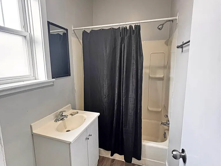 271.5 Selkirk Ave #A — Photo 15