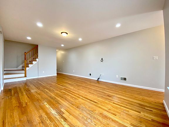 2nd image of 208 Dartmouth Loop #2F