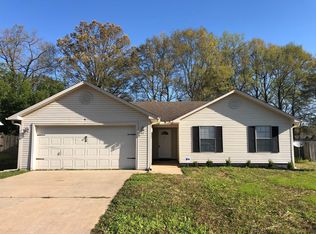 4 Willard St, Ward, AR 72176
