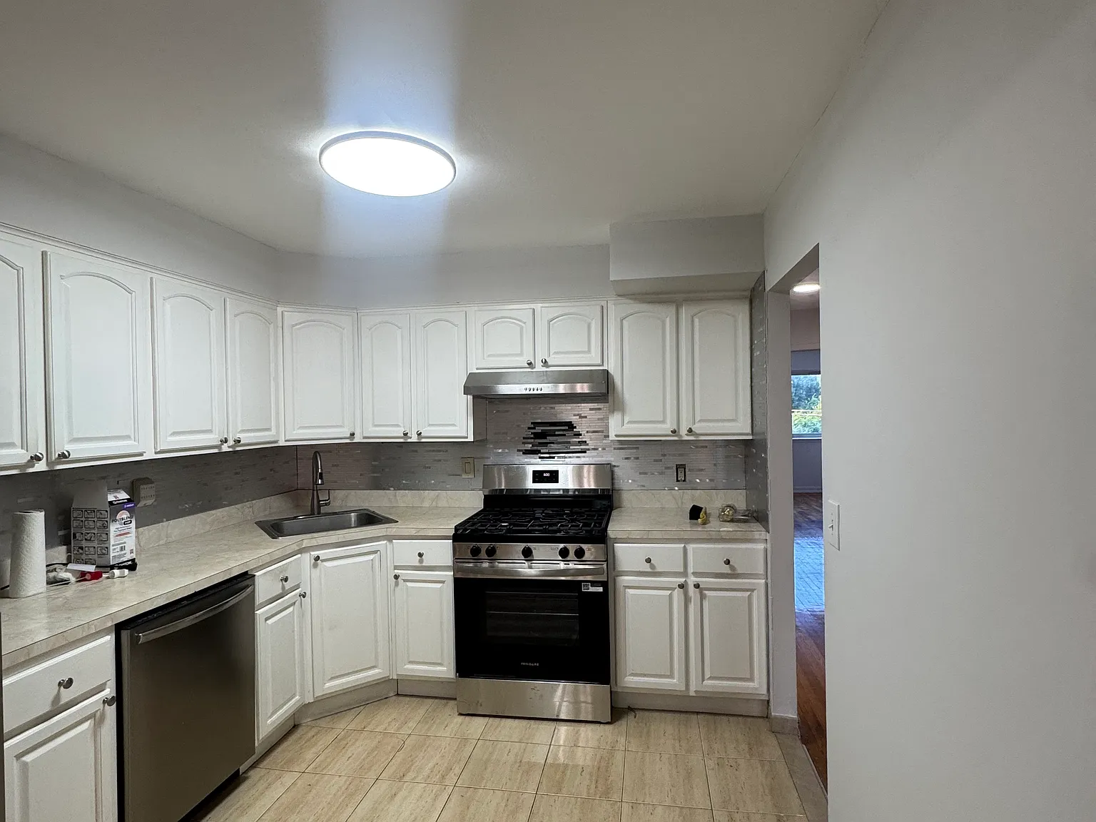 3 bed, 1.5 bath, $3,200 — Photo 3