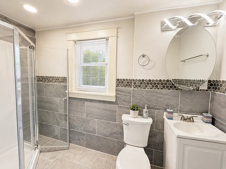 1817 Ontario Ave #2 — Photo 7