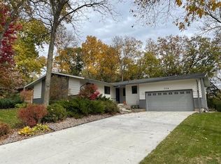 734 Ridge Rd, Decorah, IA 52101