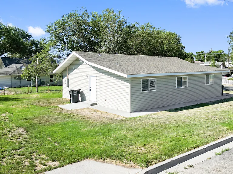 728 Walnut St — Photo 2