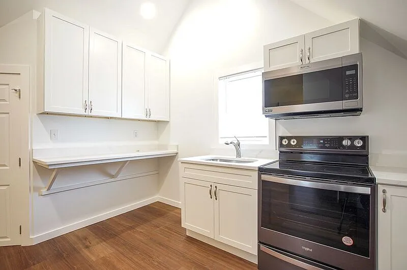 Building Photo - 42 E School St #3