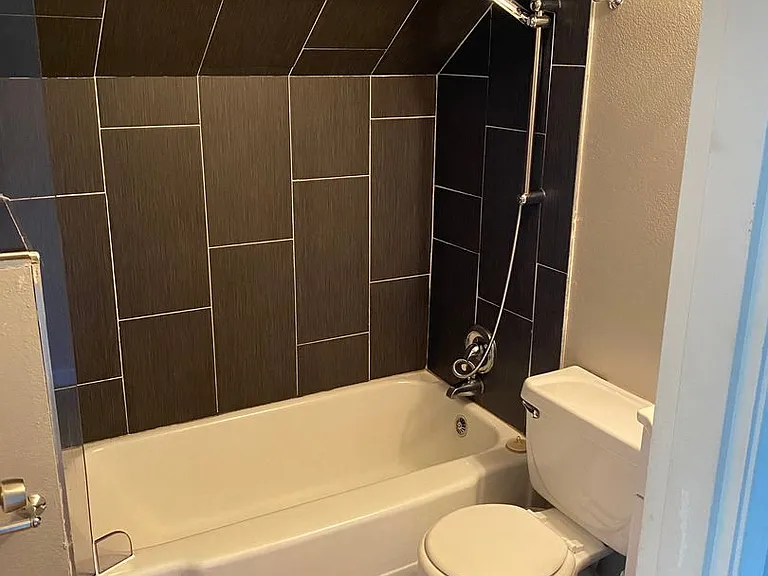 100 Commercial Ave — Photo 9