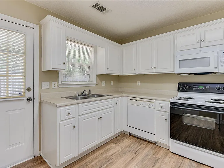118 Charleston Row Blvd — Photo 9