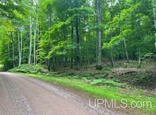 131 Neejee Rd, Negaunee, MI 49866