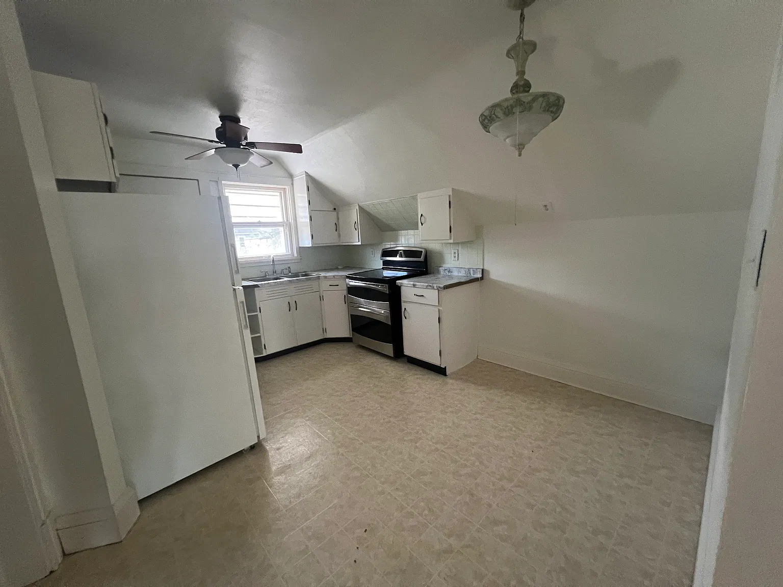 2 bed, 879 sqft, $1,150 — Photo 4