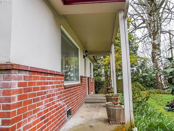 3rd image of 2809 NE 49th St