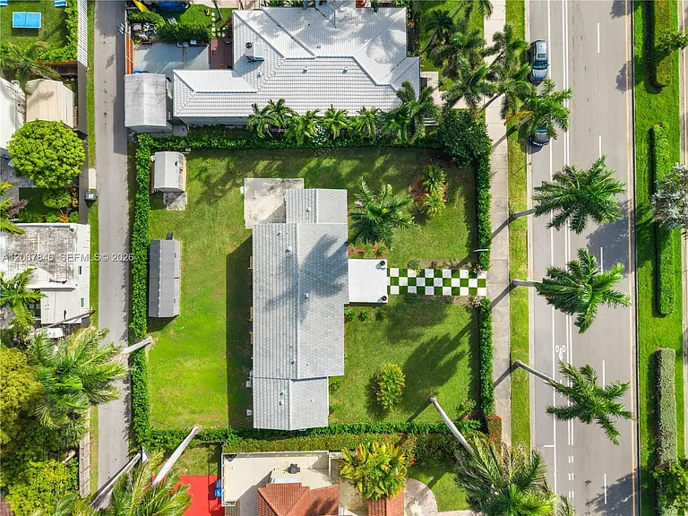 1141 Hollywood Blvd — Photo 40